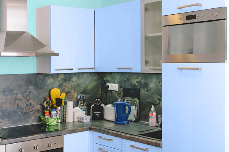 Can you put a microwave on top of a fridge?